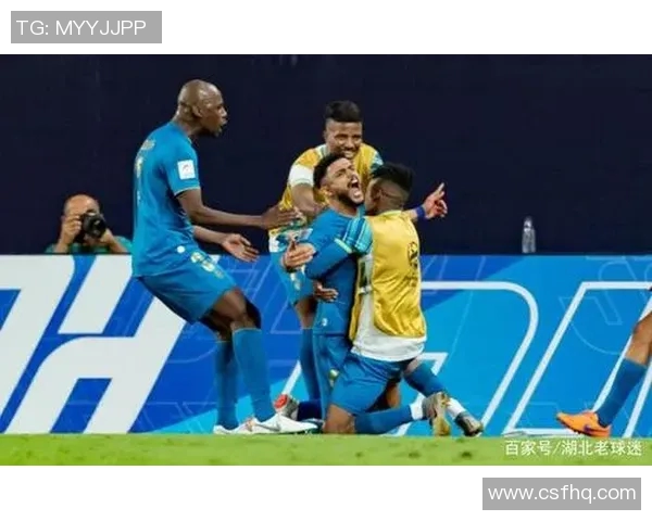 德黑兰独立队与希拉尔队的激烈对决展现足球魅力与战术智慧